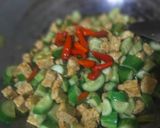 Foto langkah ke 7 dari resep Tumis Timun Tempe Telur.