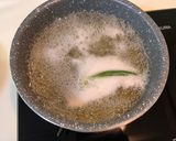 秋茄蒜香鮪魚紅醬天使麵的食譜步驟1照片