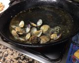 A picture of step 6 of Easy Fideuá with Clams.