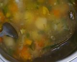 Foto langkah ke 7 dari resep Soup asam cilok.