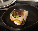 Foto del paso 10 de la receta: Wrap Hack con lomo rebozado, tomate, lechuga y huevo duro