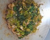 Foto langkah ke 7 dari resep Tumis Bunga dan Daun Pepaya.