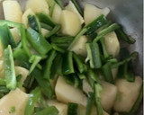 Foto del paso 12 de la receta: Bullabesa de salmón y gambones, con verduras del hortet