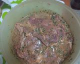 Foto del paso 1 de la receta Chuletas de cerdo adobadas con papas arrugadas