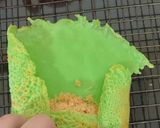 Foto langkah ke 4 dari resep Dadar Gulung Pandan Lembut isi Unti Kelapa.