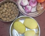 A picture of step 1 of Potato soya chunks.