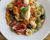 Foto del paso 8 de la receta: Ensalada de pasta con jamón con vinagreta de cebolla, miel y mostaza