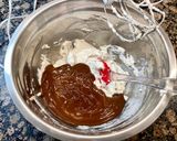 Foto del paso 7 de la receta: Tarta de requesón con chocolate y frambuesas