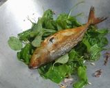 Foto langkah ke 2 dari resep Ikan Peda Tumis Bayam Simple.