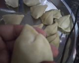 A picture of step 4 of Dry fruits mini samosa.
