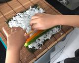 Hình bước làm 3 của món Bé làm cơm cuộn kimbap