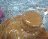 Foto del paso 4 de la receta: Alfajores triples de oreo caseros relleno de dulce de leche