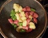 Foto del passaggio 4 della ricetta Gnocchi di patate colorati, burro e salvia