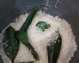 Foto langkah ke 3 dari resep Nasi Kuning Bumbu Instant Rice Cooker 🍚 Tanpa Santan.