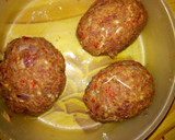 A picture of step 4 of Scotch eggs, simple and testy.