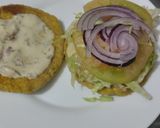 Foto del paso 8 de la receta: Arepa🫓rellena🥯de berenjena🍆tatemada, cebolla🧅caramelizada y pollo🍗🥙🥗