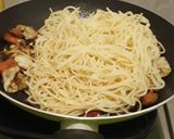 Foto langkah ke 4 dari resep Spaghetti Goreng.