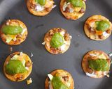 लेफ्टओवर रोटी से कुरकुरी देसी सेव पूरी (leftover roti se kurkure desi sev puri recipe in Hindi) रेसिपी चरण 4 फोटो
