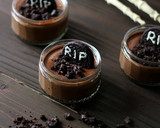 Foto del paso 1 de la receta: Tumbas de Mousse terrorífica de chocolate