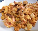รูปขั้นตอนการทำที่ 6 ของ กุ้งผัดพริกเผาไข่เค็ม