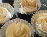 Foto langkah ke 5 dari resep Apple Rose Pie.