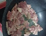 รูปขั้นตอนการทำที่ 2 ของ หมูผัดกะปิมะเขือพวงถั่วฝักยาว