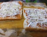 Foto langkah ke 2 dari resep Roti Tawar Pizza.
