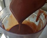 صورة لخطوة 4 من وصفة كيكة الشوكولا السحرية بصوص الكاكاو بدون بيض، بدون شوكولا 🍫
