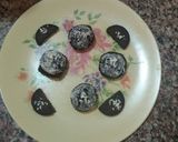 A picture of step 4 of Oreo nutella truffle.