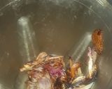 A picture of step 1 of Chicken salan in black pepper.