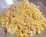 Hình bước làm 4 của món Cơm chiên trứng bắp