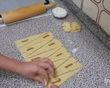 Foto del paso 7 de la receta: Medias lunas o Croissant masa casera / rellenos de dulce de leche