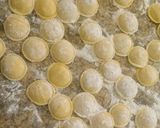 Foto del paso 3 de la receta: Sorrentinos de Jamón y Queso 🇮🇹🍝