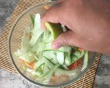Foto langkah ke 2 dari resep Salad Wortel dan Timun.