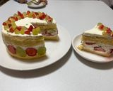 Foto langkah ke 8 dari resep Strawberry Shine Muscat Cake.