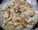 รูปขั้นตอนการทำที่ 3 ของ ข้าวผัดใบกะเพราอกไก่