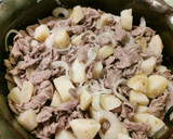 Foto del paso 7 de la receta: Bistec con papas en chile morita