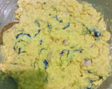Foto langkah ke 4 dari resep Bakwan Jagung Bunga Telang.