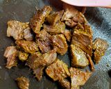 Foto langkah ke 2 dari resep Tumis Brokoli Sapi Lada Hitam.