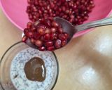 Foto del paso 3 de la receta: Chía pudding de yogur casero con granada, almendras, mantequilla de avellanas y menta fresca 🌱