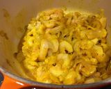 A picture of step 4 of Salmon and shrimp pie.