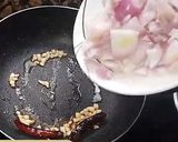 A picture of step 5 of Punjabi style bhindi masala.