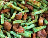 รูปขั้นตอนการทำที่ 1 ของ ผัดเผ็ดถั่วหมูติดมันทอด