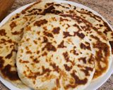 Foto del paso 3 de la receta: Pan con patatas en sartén (plăcinte cu cartofi fără dospit)