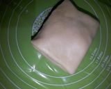Foto langkah ke 5 dari resep Bolen Pisang Cokelat Keju.