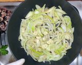Hühnerleber mit Zwiebeln Rezeptschritt 2 Foto