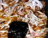 Foto langkah ke 2 dari resep Lumpia Ayam Suwir Wortel.