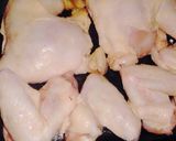 Foto del paso 3 de la receta: Alitas de pollo con papas al horno