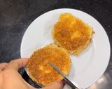 Hình bước làm 6 của món Bánh Rán Giòn Nhân Socola & Phô Mai Siêu Dễ Từ Sandwich