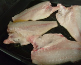 Foto del paso 2 de la receta: Dorada a la plancha y langostinos cocidos